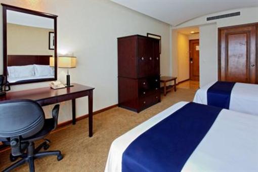 фото отеля Holiday Inn Express Nuevo Laredo
