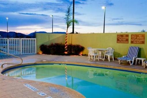 фото отеля Holiday Inn Express Saltillo Zona Aeropuerto