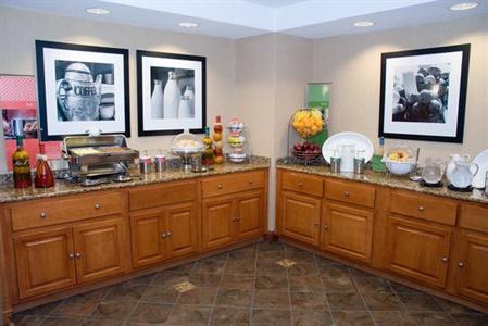 фото отеля Hampton Inn & Suites Manchester - Bedford
