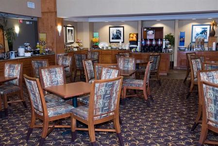 фото отеля Hampton Inn & Suites Manchester - Bedford