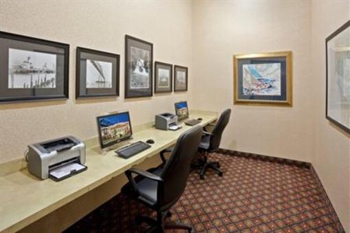 фото отеля Holiday Inn Express and Suites Astoria