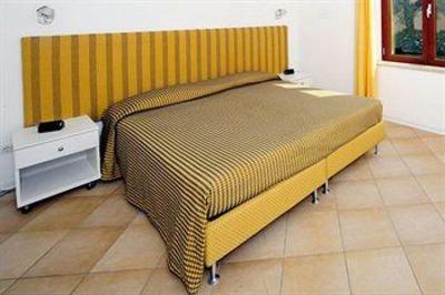 фото отеля Residence Onda Blu Hotel Manerba del Garda