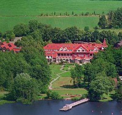 фото отеля Seeschlösschen Dreibergen Hotel Bad Zwischenahn