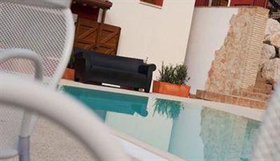 фото отеля Airone B&B Frasassi