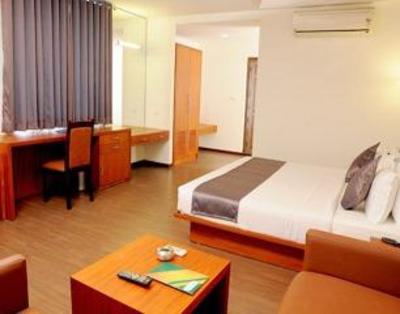 фото отеля Hotel Marina Residency