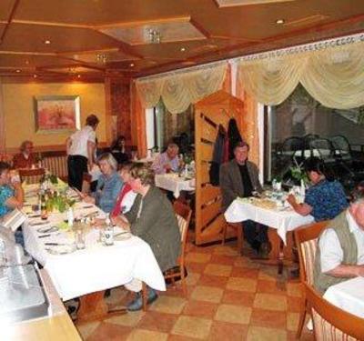 фото отеля Gasthof Pension Cafe Wiesengrund