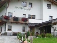 Am Bauernhof Valrunzhof