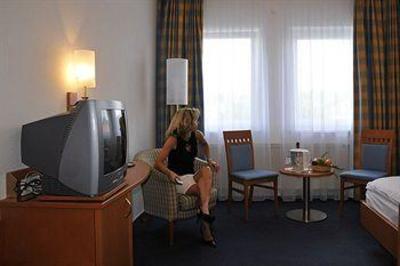 фото отеля Hotel und Restaurant Waldschloesschen Klieken