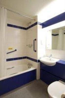 фото отеля Travelodge Warrington Lymm Services