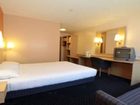 фото отеля Travelodge Warrington Lymm Services