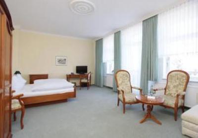 фото отеля Strandhotel Schloss Am Meer Kuhlungsborn