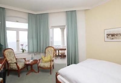 фото отеля Strandhotel Schloss Am Meer Kuhlungsborn