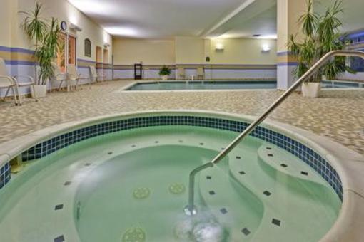фото отеля Holiday Inn Hotel & Suites Barboursville