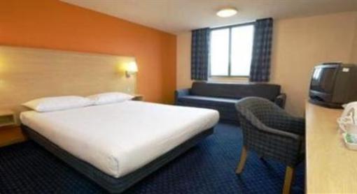 фото отеля Travelodge Reading Central