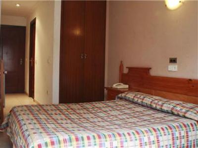 фото отеля Hostal Los Maños Blanes