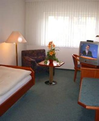 фото отеля Hotel Alfa Neu-Isenburg