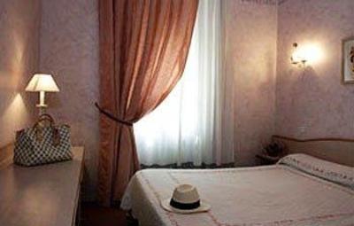 фото отеля Logis Paris-Rome
