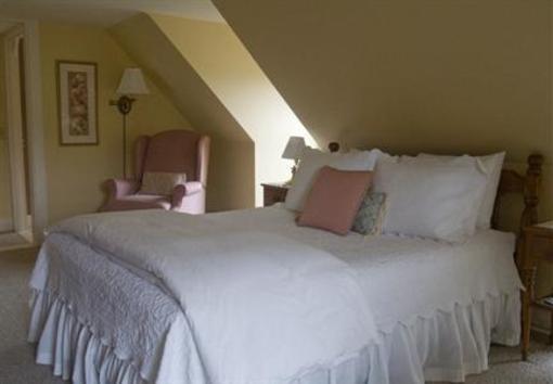 фото отеля Inn at Pleasant Lake