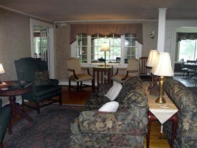 фото отеля Inn at Pleasant Lake