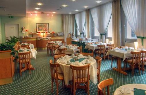 фото отеля Hotel Kubrat in Helle Mitte Berlin
