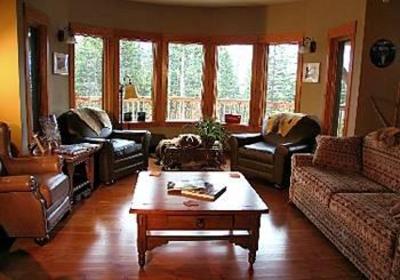 фото отеля Vagabond Lodge At Kicking Horse Mountain Resort Golden (British Columbia)