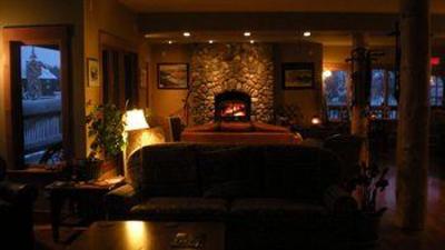 фото отеля Vagabond Lodge At Kicking Horse Mountain Resort Golden (British Columbia)