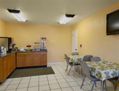 фото отеля Regency Inn and Suites Defuniak Springs