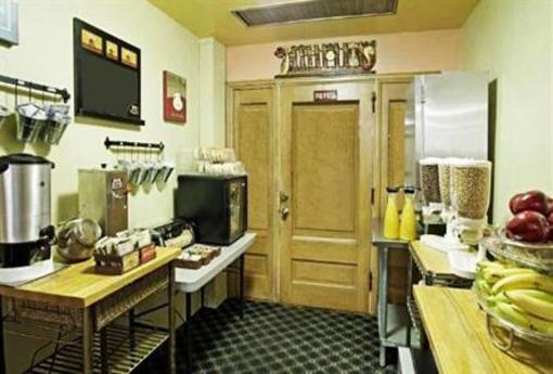 фото отеля Americas Best Value Inn - Mayflower