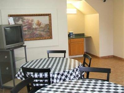 фото отеля Red Carpet Inn Blacksburg