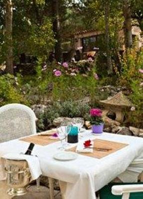 фото отеля Hostellerie du Val de Sault