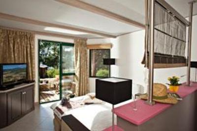 фото отеля Hostellerie du Val de Sault