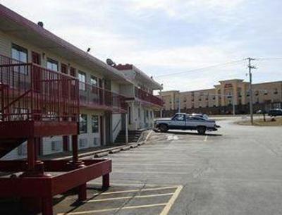 фото отеля America's Best Inn Moline