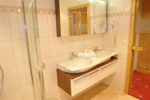 фото отеля Hotel Bergkristall Silbertal