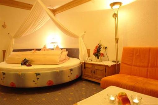 фото отеля Hotel Bergkristall Silbertal