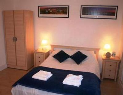 фото отеля Oakhurst Gatwick B&B