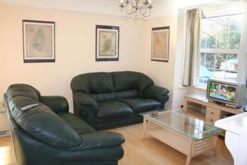 фото отеля Oakhurst Gatwick B&B