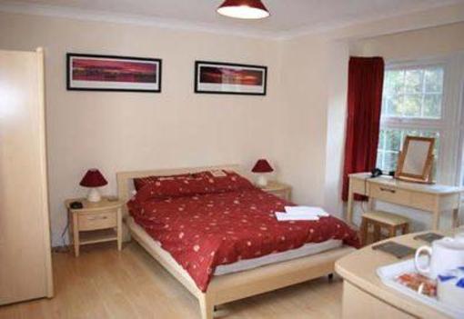 фото отеля Oakhurst Gatwick B&B