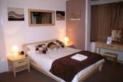 фото отеля Oakhurst Gatwick B&B