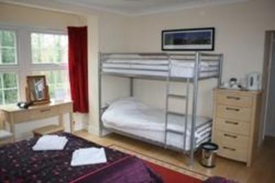 фото отеля Oakhurst Gatwick B&B