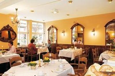 фото отеля Hotel Zur Krone Hamelin