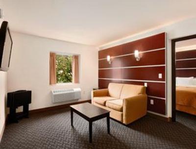 фото отеля Days Inn & Suites Milwaukee