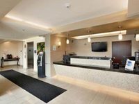 Days Inn & Suites Milwaukee