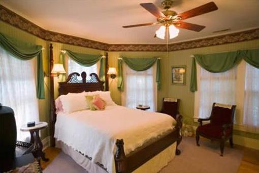 фото отеля Inn on Main Street Bed and Breakfast Weaverville