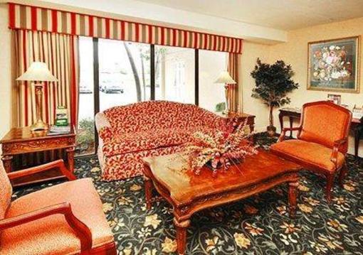 фото отеля Econo Lodge Inn & Suites Jackson (Tennessee)