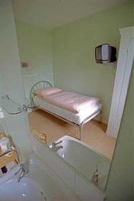 фото отеля Tekels Park Guest House Camberley