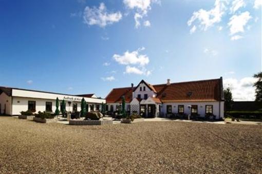 фото отеля Aalbaek Gl Kro