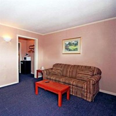 фото отеля Regency Inn & Suites Greensboro (North Carolina)