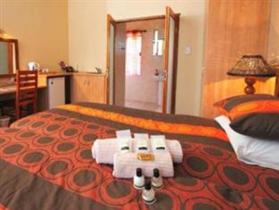 фото отеля Woodpecker's Inn Guesthouse Kempton Park