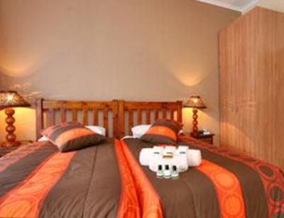 фото отеля Woodpecker's Inn Guesthouse Kempton Park