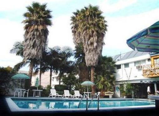 фото отеля Tradewinds Airport Hotel